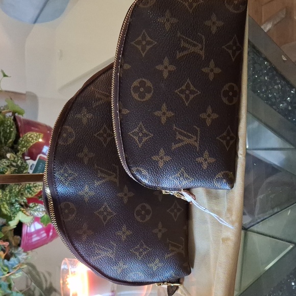 Louis Vuitton cosmetics pouch set - Picture 1 of 11